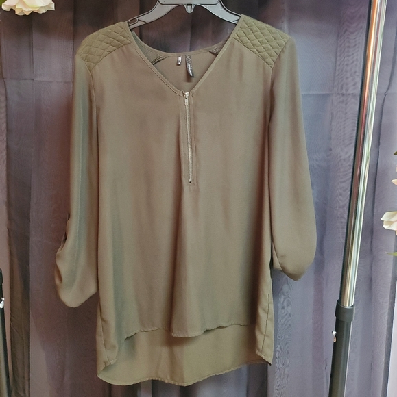 Top - Picture 2 of 2